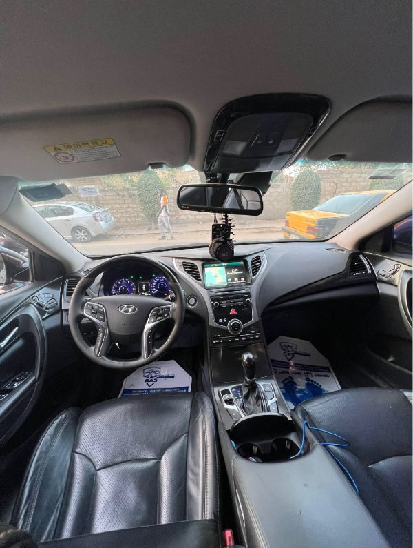 HYUNDAI GRANDEUR – Image 5